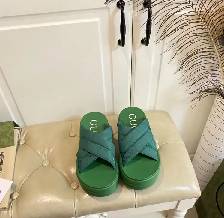 hype Gucci Slippers