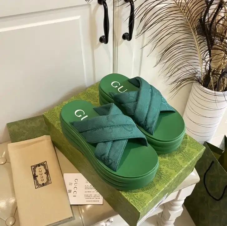 hype Gucci Slippers