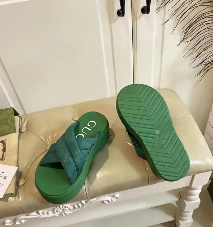 hype Gucci Slippers