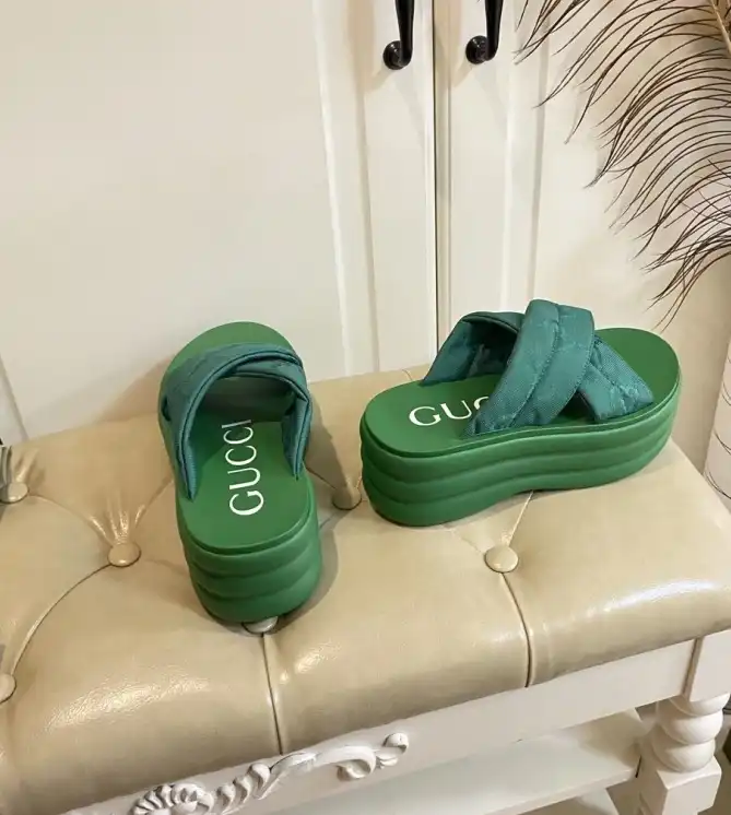 hype Gucci Slippers