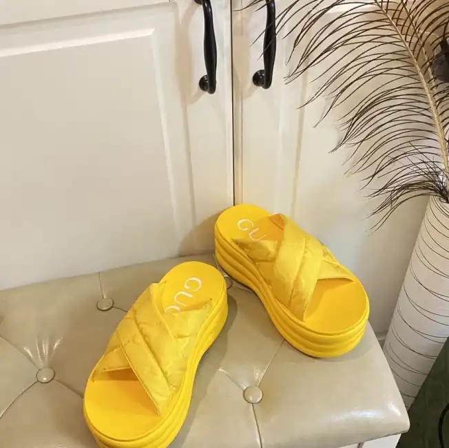 hype Gucci Slippers