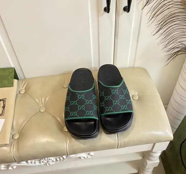 hype Gucci Slippers