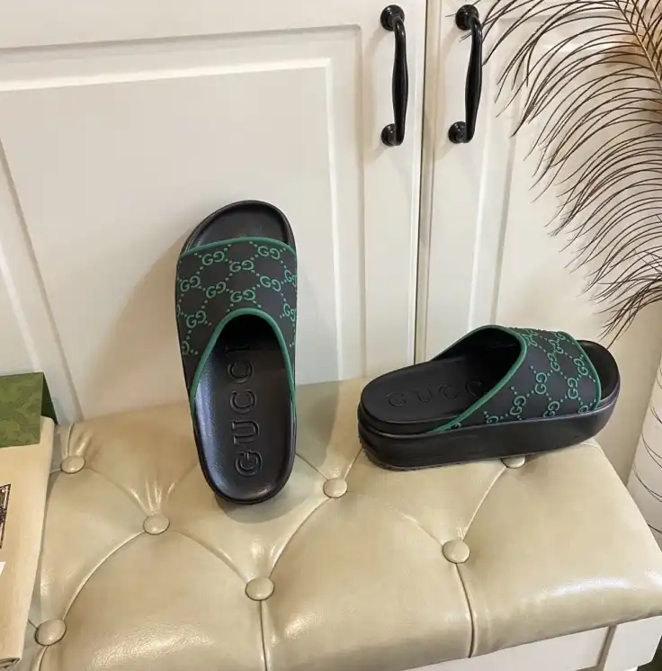 hype Gucci Slippers