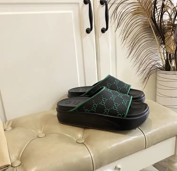 hype Gucci Slippers