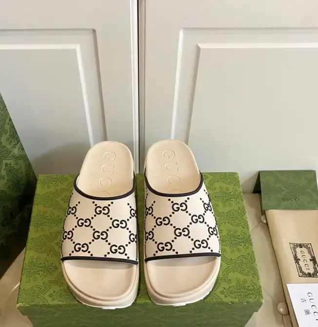 hype Gucci Slippers