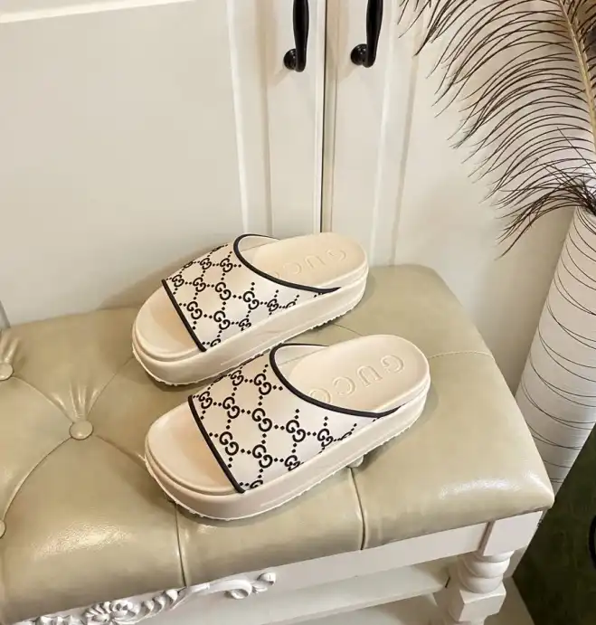 hype Gucci Slippers