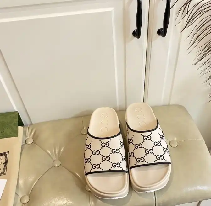 hype Gucci Slippers