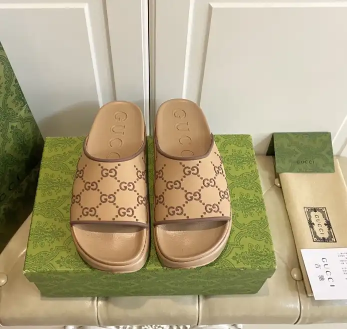 hype Gucci Slippers