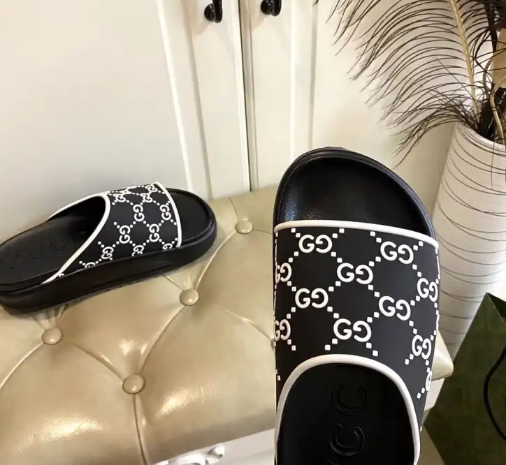 hype Gucci Slippers