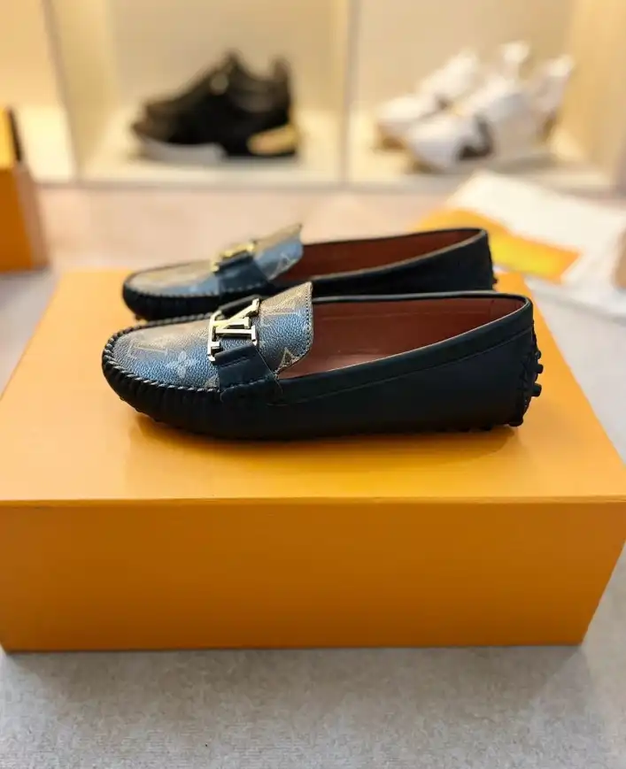 hype LV flat shoes