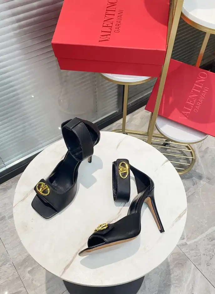 hype Valentino High Heels