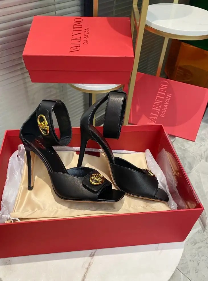 hype Valentino High Heels