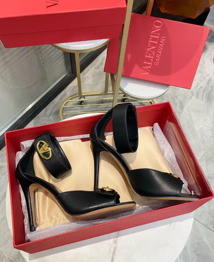 hype Valentino High Heels