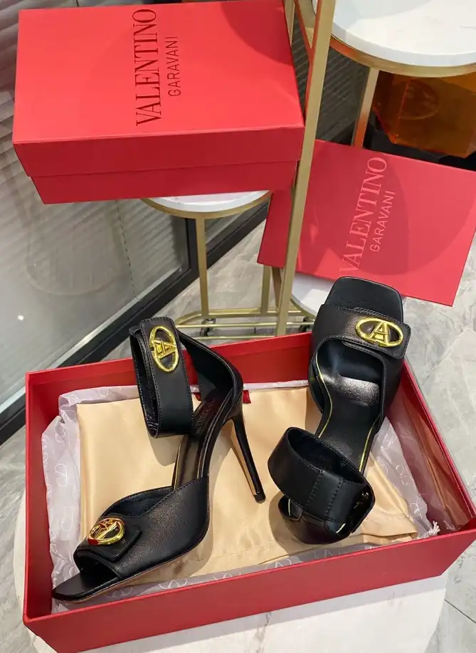 hype Valentino High Heels