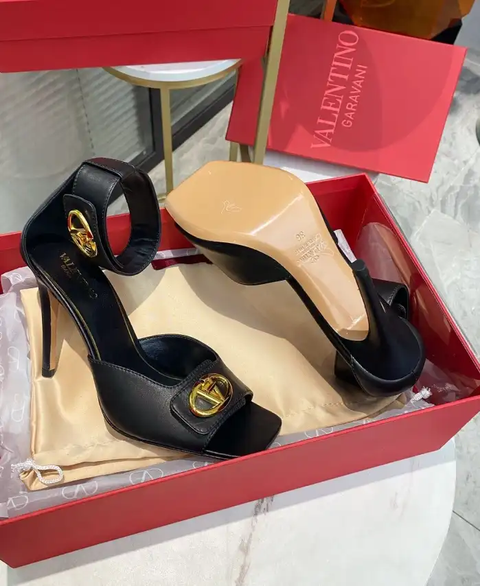 hype Valentino High Heels