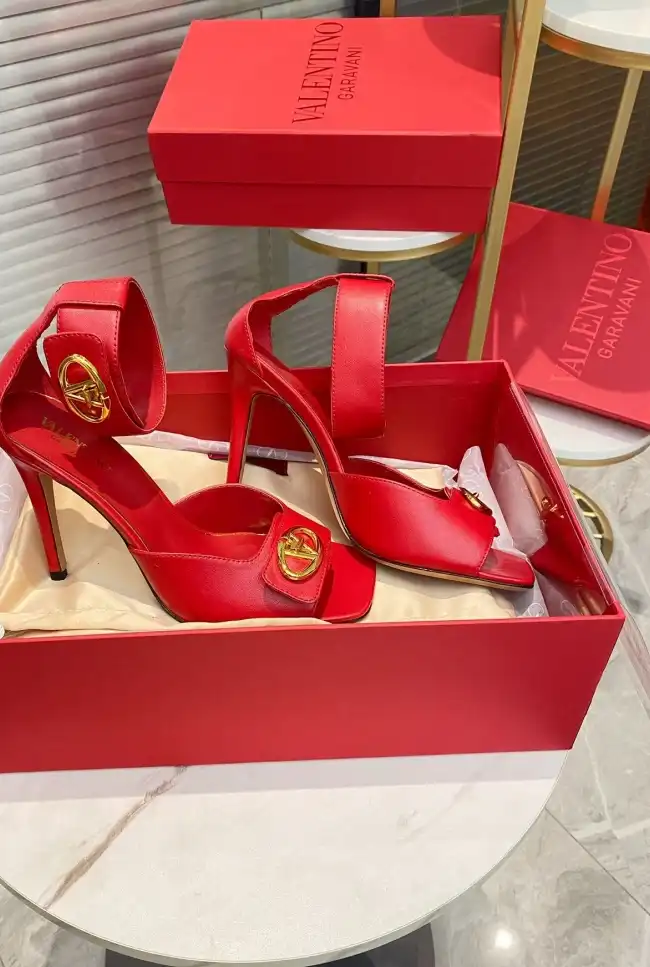 hype Valentino High Heels