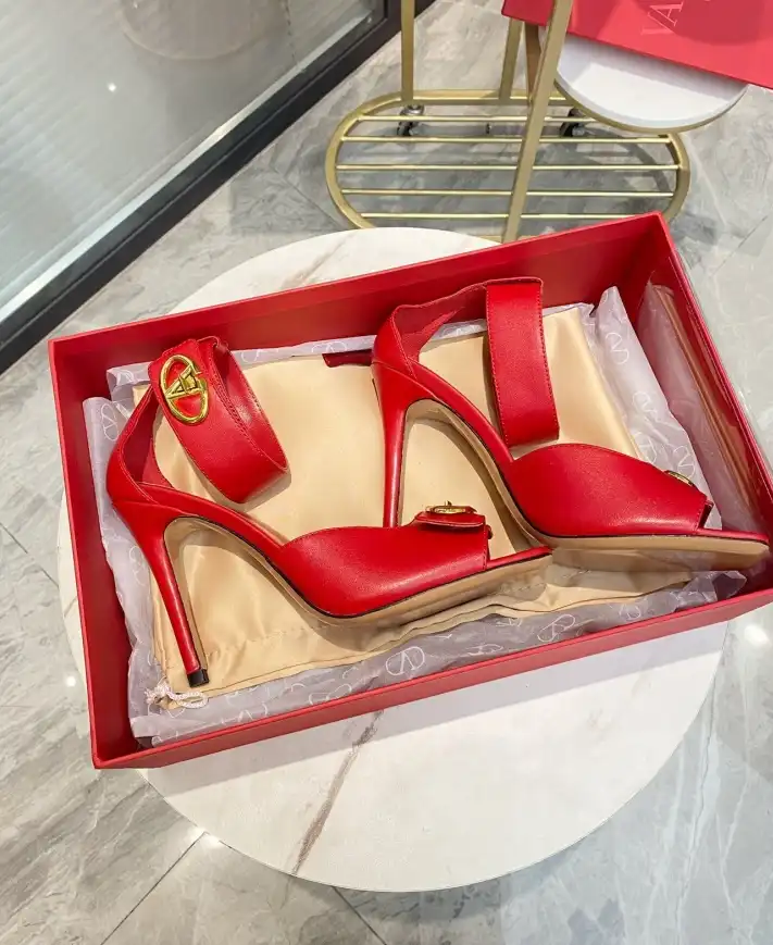 hype Valentino High Heels