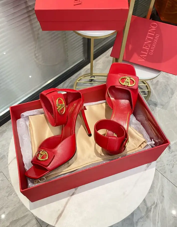 hype Valentino High Heels