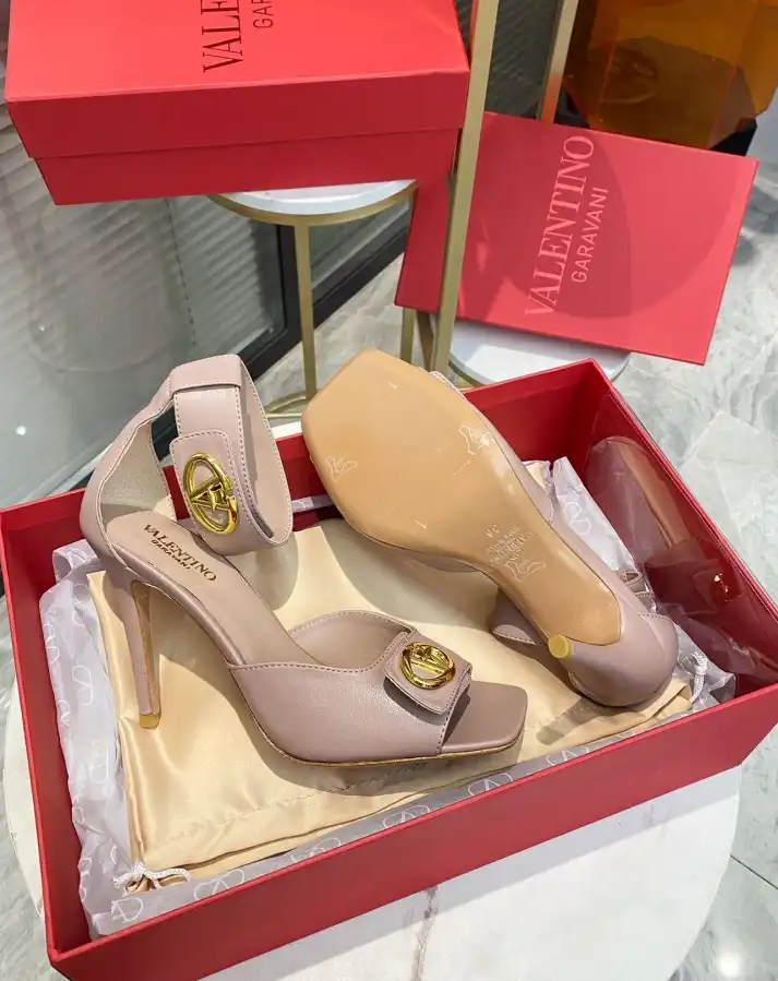 hype Valentino High Heels