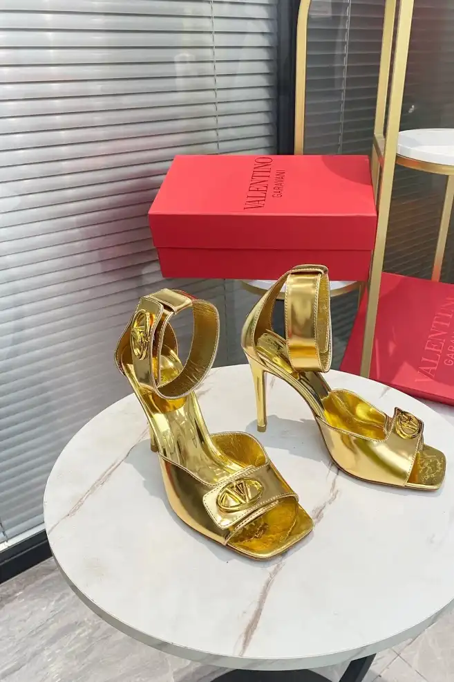 hype Valentino High Heels