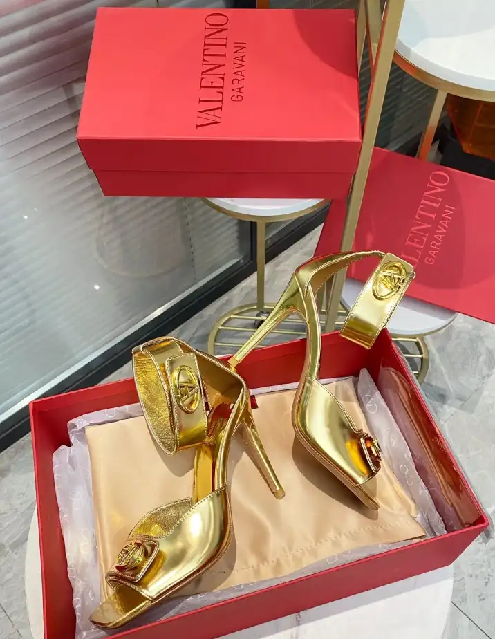 hype Valentino High Heels