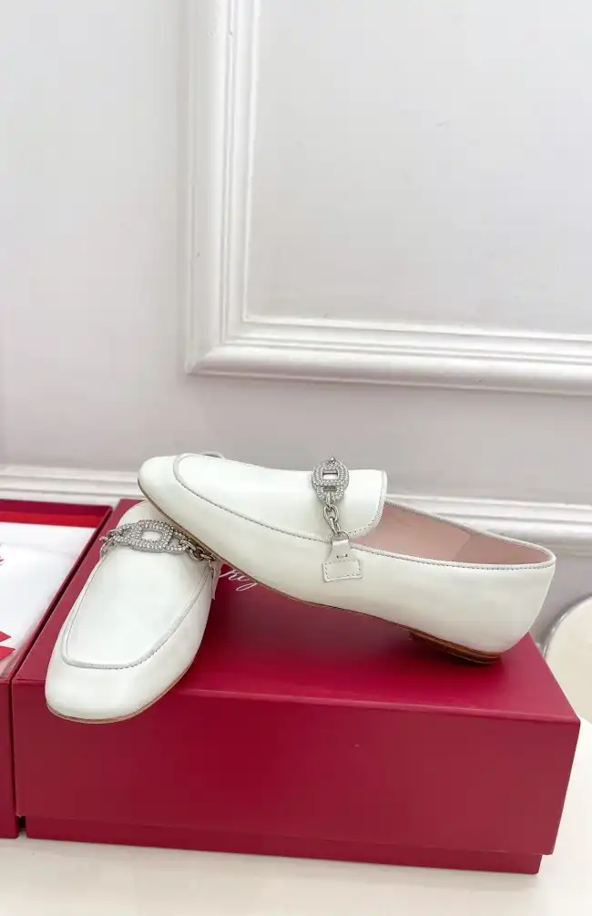 hype Roger Vivier flat shoes