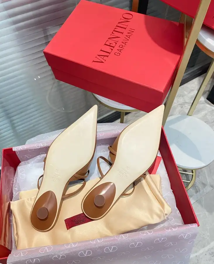 hype Valentino High Heels