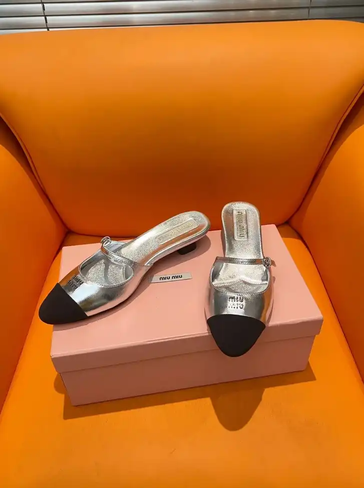 hype Miu Miu flat shoes