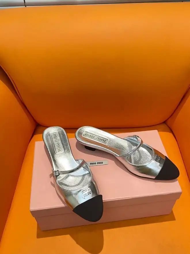 hype Miu Miu flat shoes