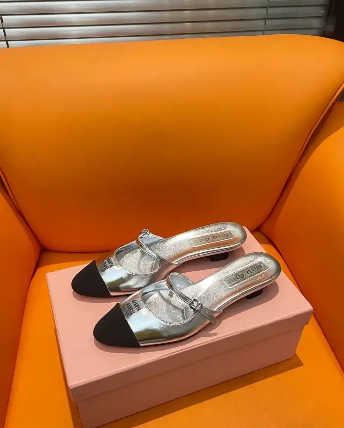 hype Miu Miu flat shoes