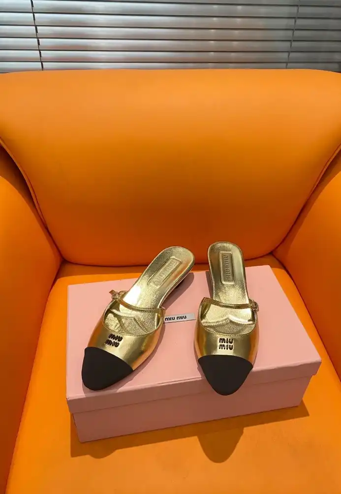 hype Miu Miu flat shoes