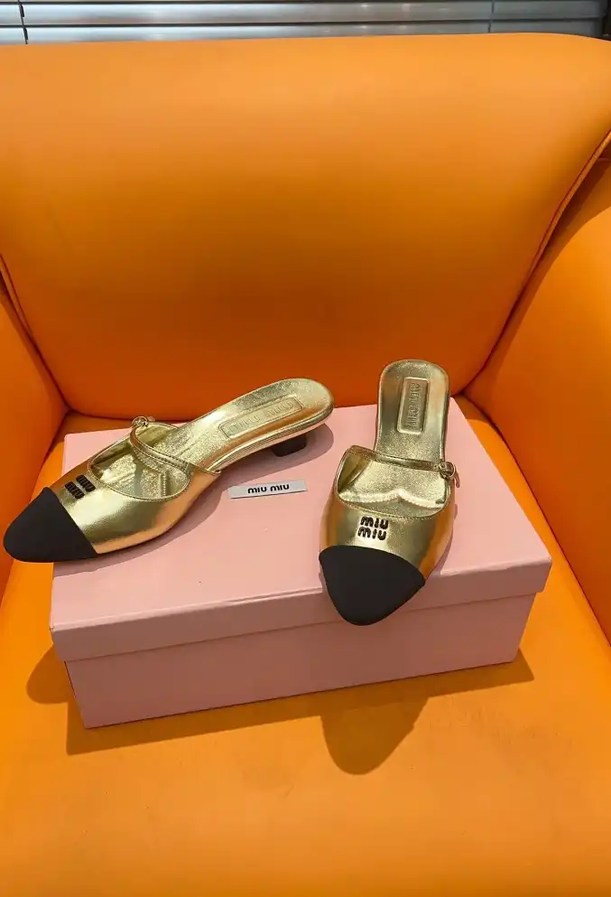 hype Miu Miu flat shoes