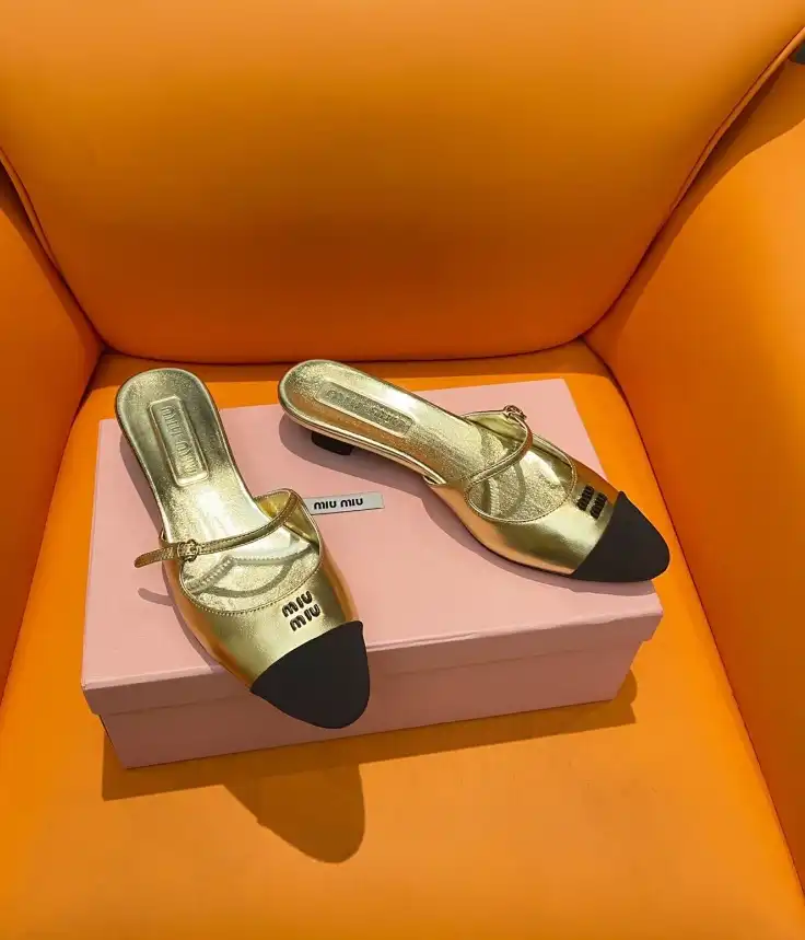 hype Miu Miu flat shoes