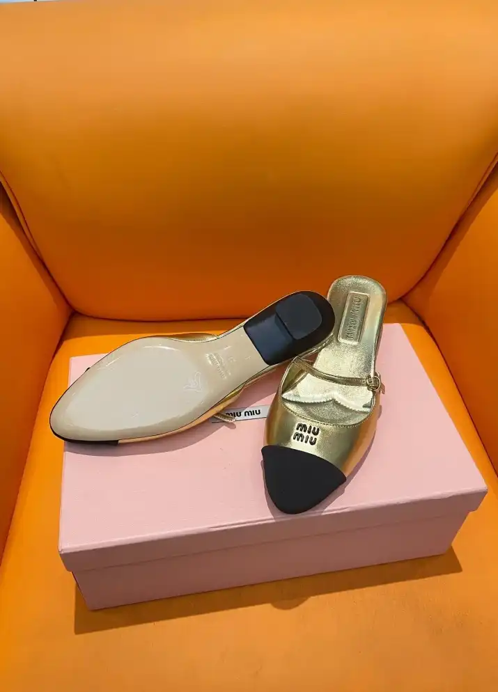 hype Miu Miu flat shoes