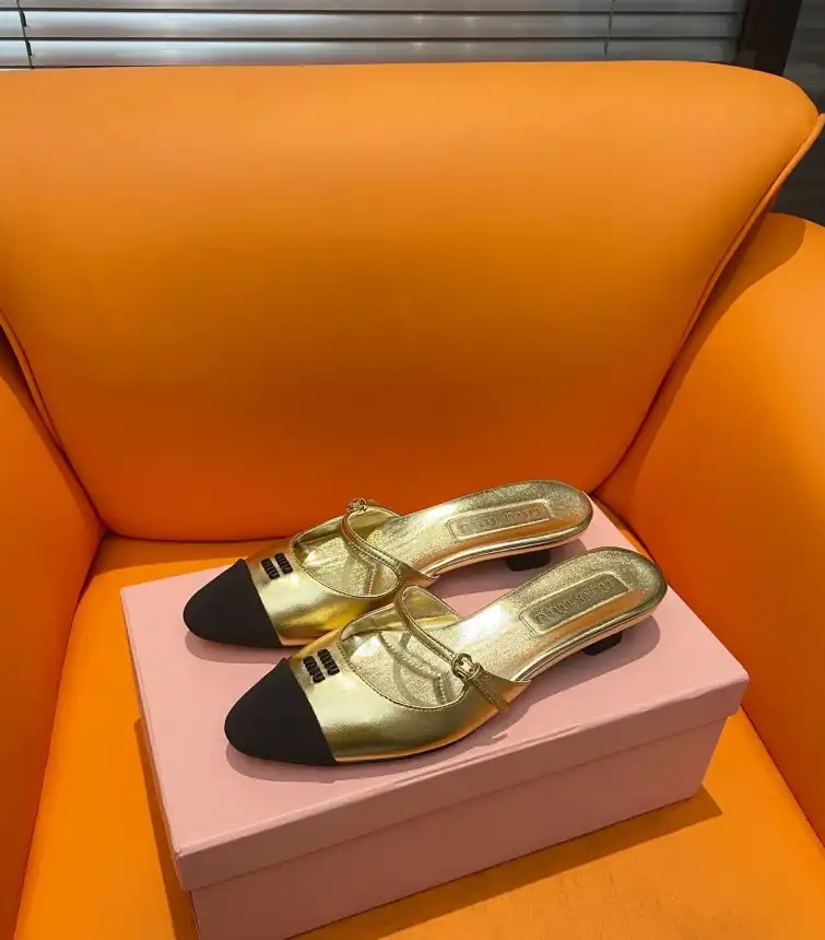 hype Miu Miu flat shoes