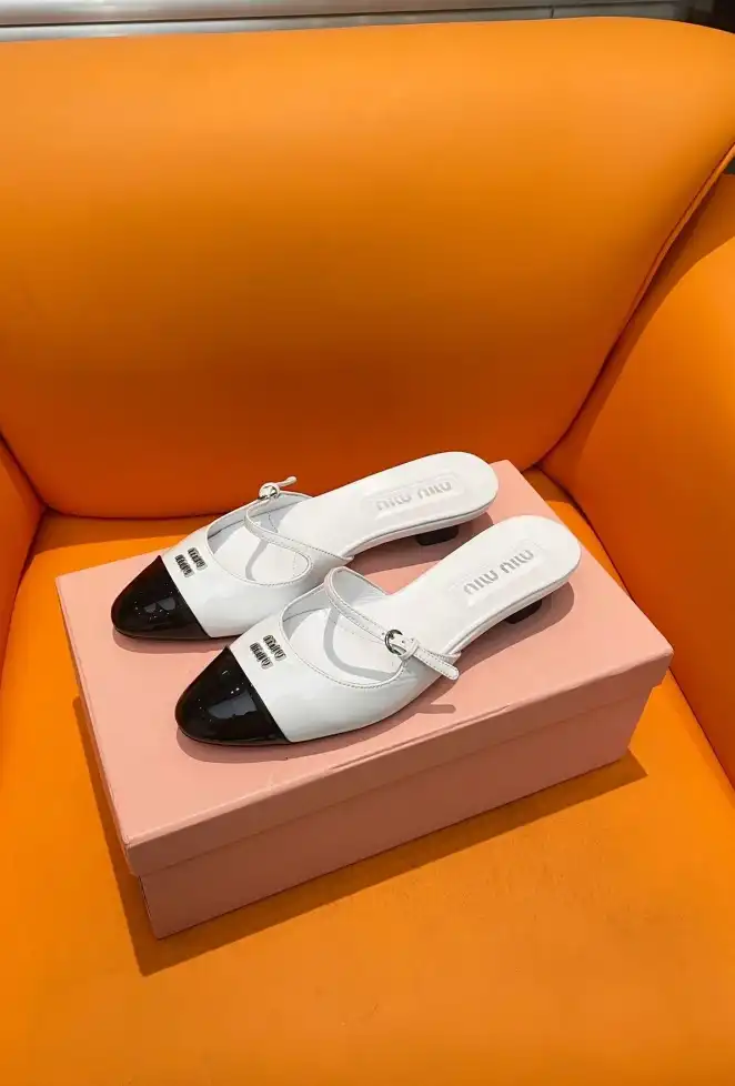 hype Miu Miu flat shoes