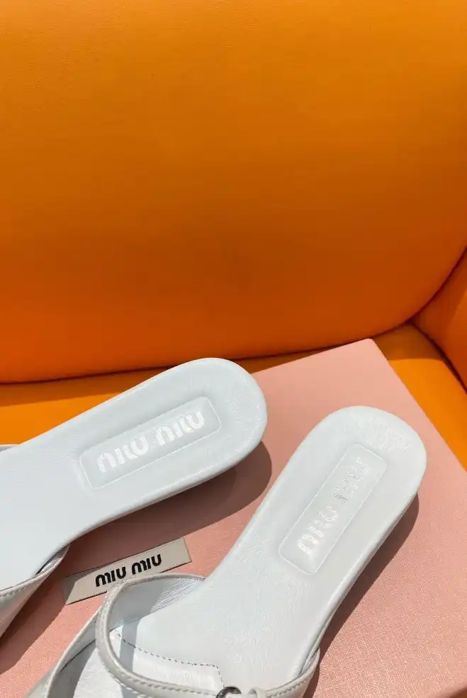 hype Miu Miu flat shoes