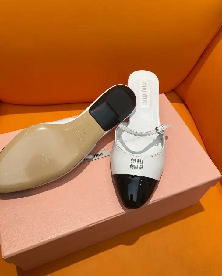 hype Miu Miu flat shoes