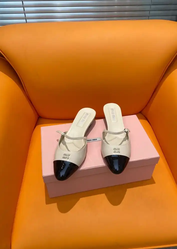 hype Miu Miu flat shoes