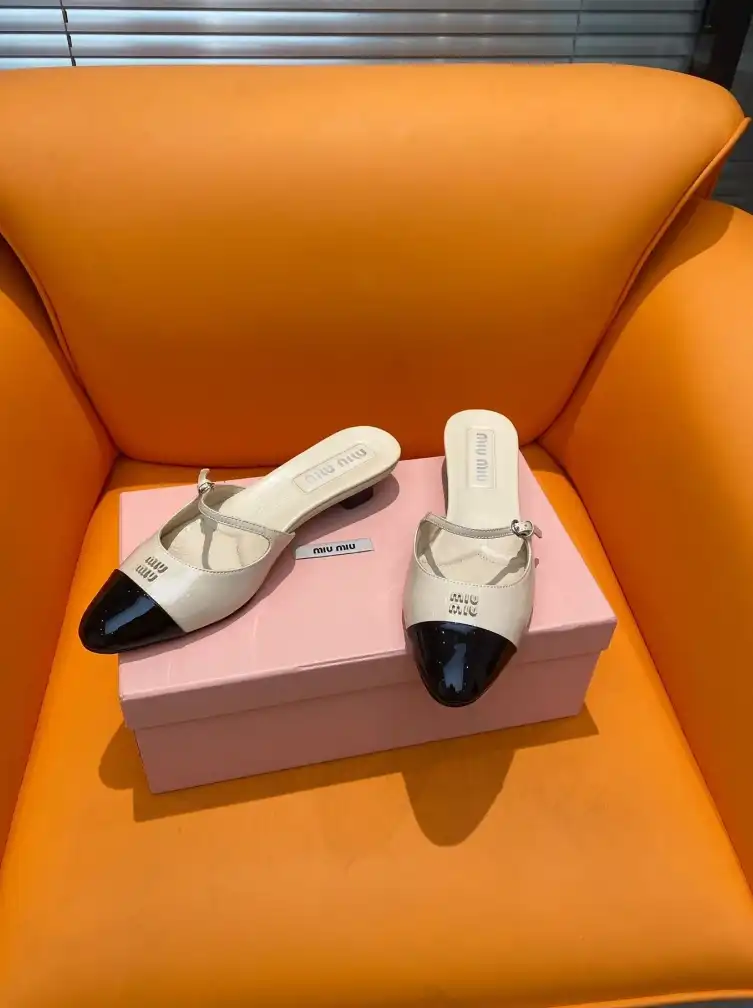 hype Miu Miu flat shoes