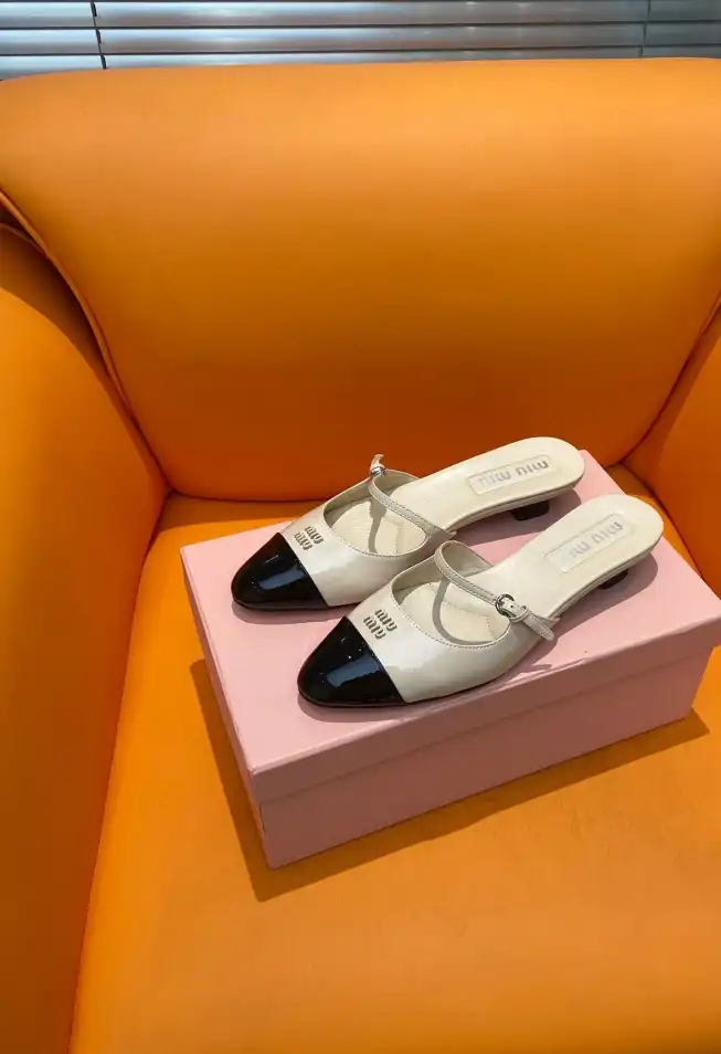 hype Miu Miu flat shoes