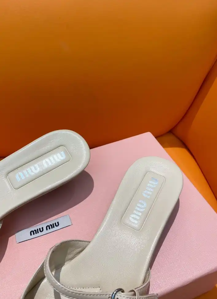 hype Miu Miu flat shoes