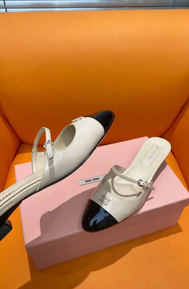 hype Miu Miu flat shoes