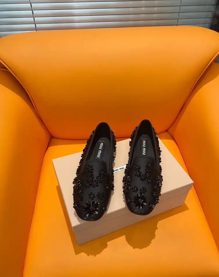 hype Miu Miu flat shoes