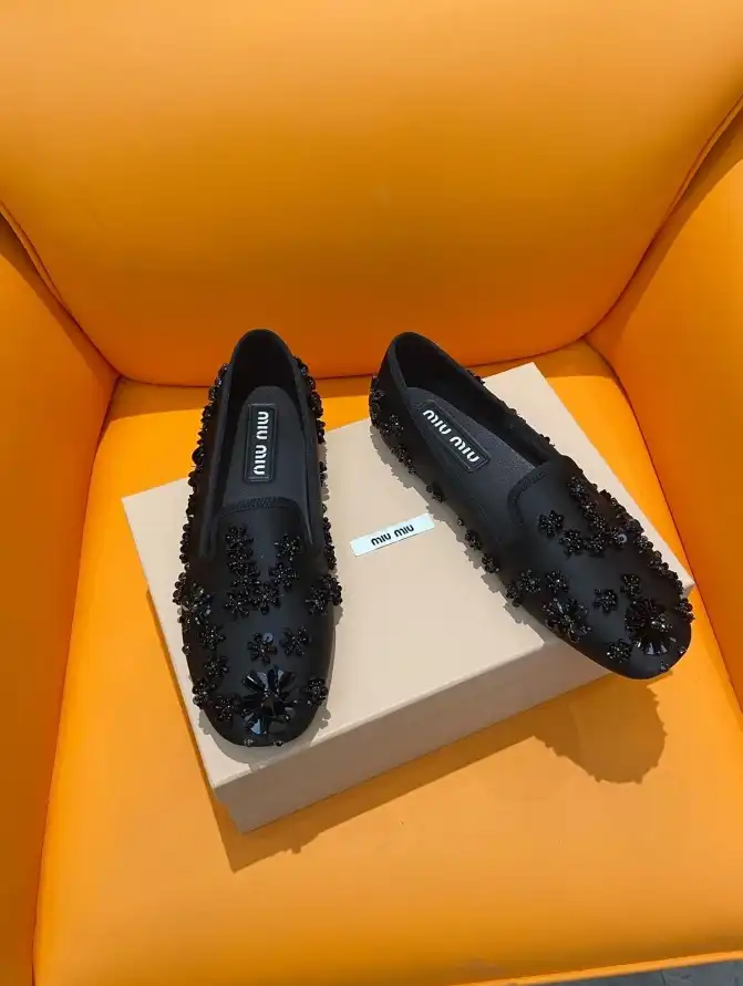 hype Miu Miu flat shoes