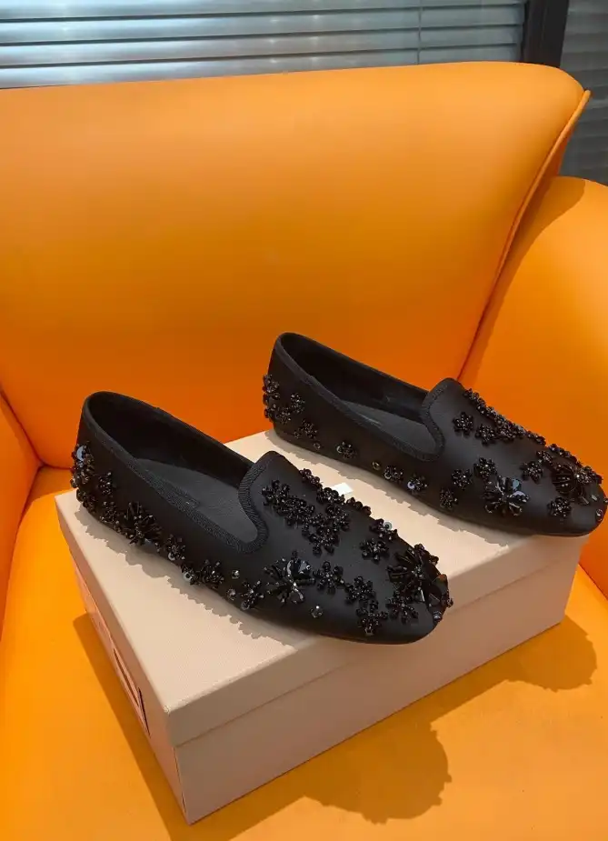 hype Miu Miu flat shoes