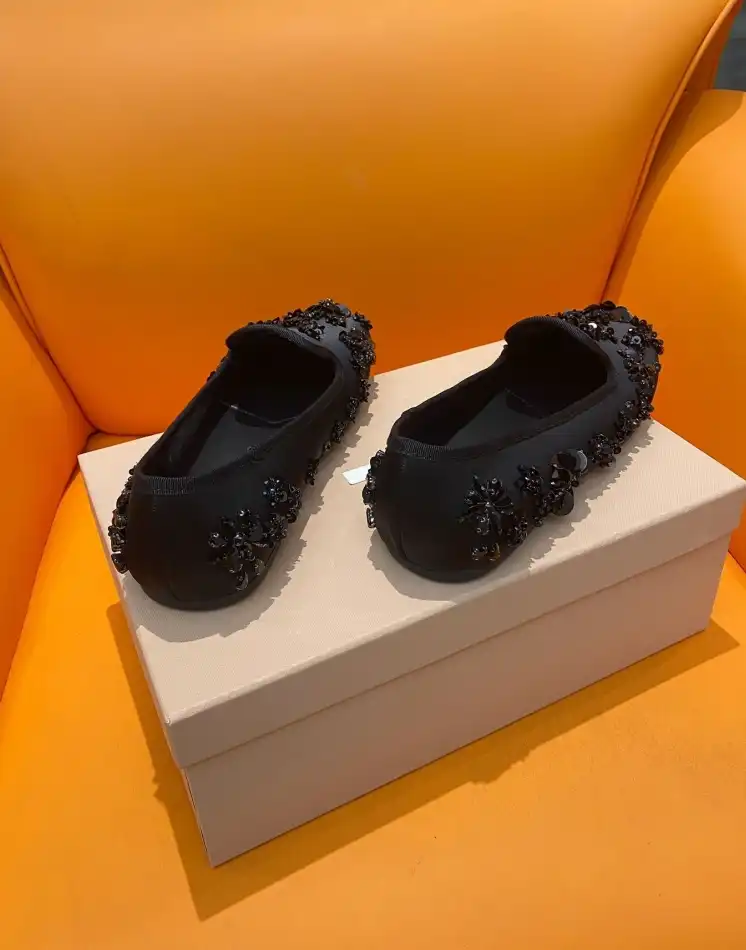 hype Miu Miu flat shoes