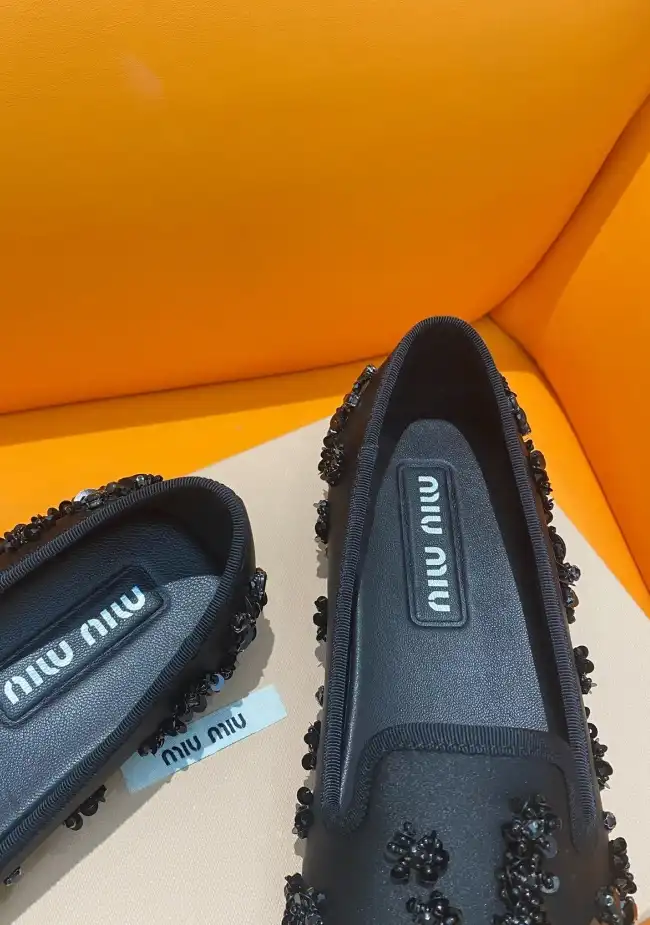 hype Miu Miu flat shoes