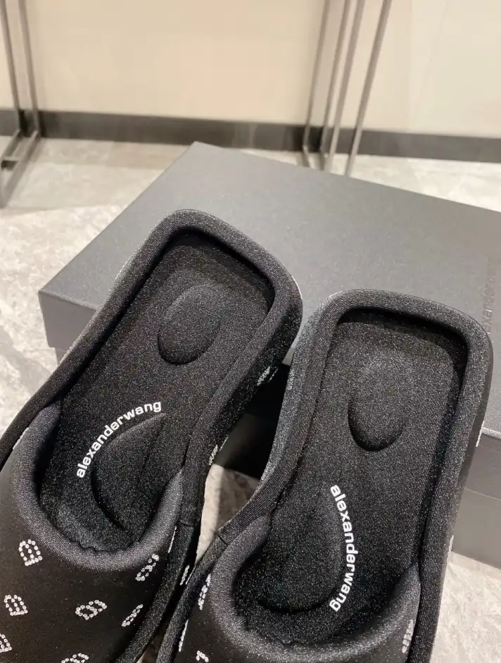 hype Alexander Wang Slippers