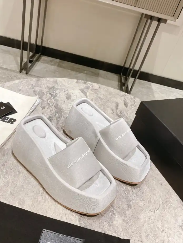 hype Alexander Wang Slippers